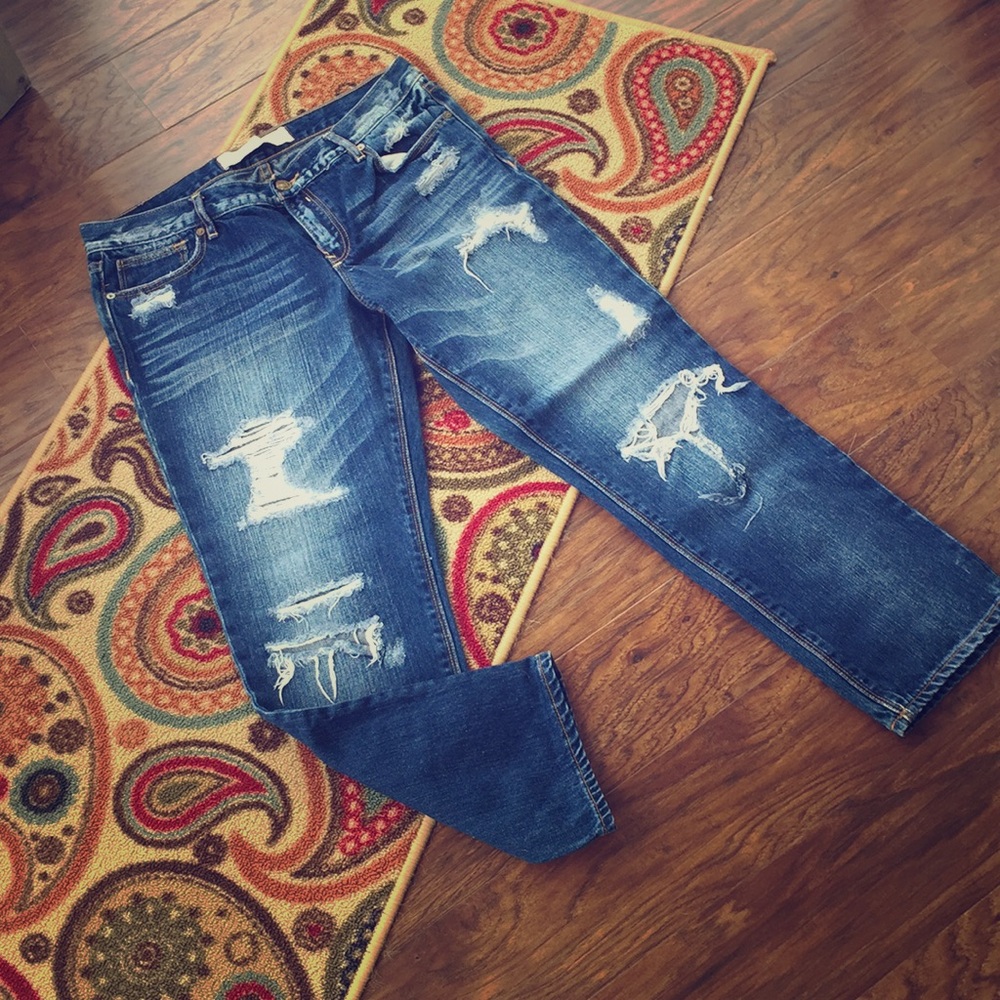 🌀 “destroyed” A & F capris 🌀